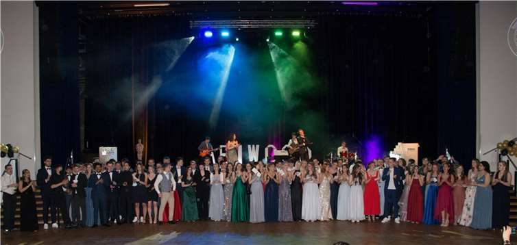 Die Abiturientinnen und Abiturienten des Gymnasium auf der Karthause hatten allen Grund zu feiern. Foto: privat