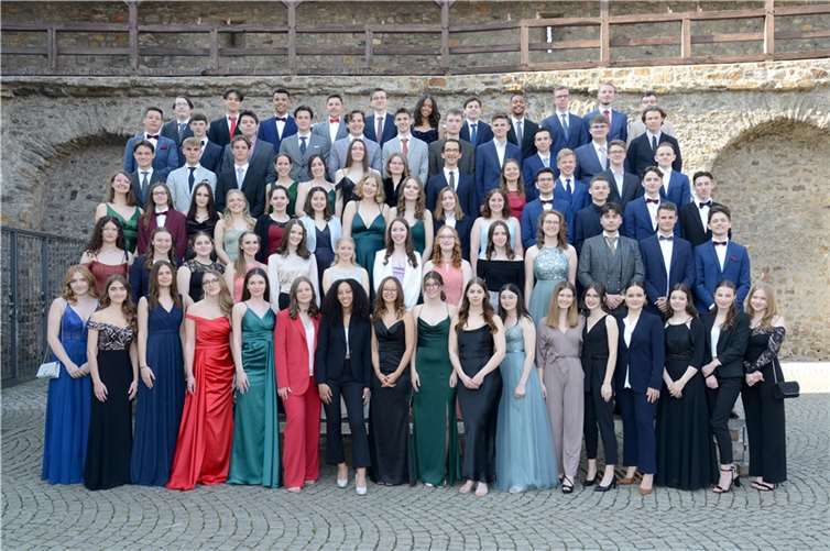 Die Abiturientinnen und Abiturienten des Jahrgangs 2022 des Johannes-Gymnasiums in Lahnstein.  Foto: Fotodesign Pannek