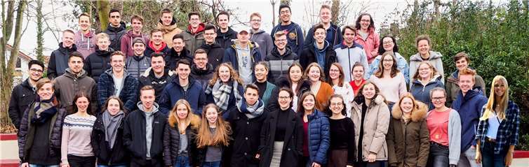 Die Abiturientinnen und Abiturienten des Rhein-Gymnasiums Sinzig.Quelle: Rhein-Gymnasium Sinzig