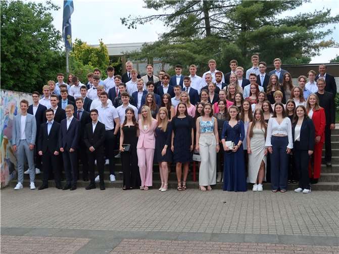 Die Abiturientinnen und Abiturienten des Städtischen Gymnasiums Rheinbach.  Foto: Städtisches Gymnasium Rheinbach