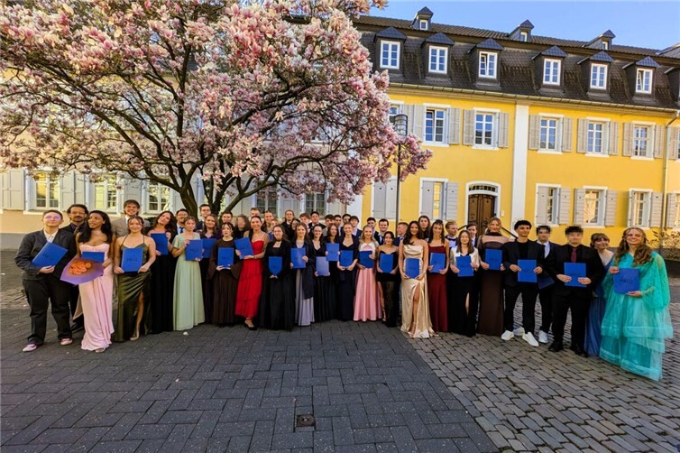 Die Abiturientinnen und Abiturienten des Werner-Heisenberg-Gymnasiums Neuwied