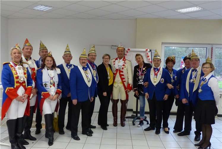 Die Abordnung der KG Heimerzheim mit Bürgermeisterin Petra Kalkbrenner und Norman Wilke.Privat