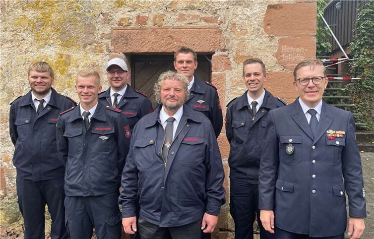 Die Abordnung der Löschgruppe Oberdrees zusammen mit dem Organisator des Benefizkonzerts HBM Dirk Bamberger (rechts). Foto: Feuerwehr Rheinbach