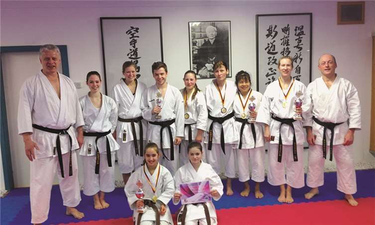 Die Abordnung des Karate-Dojos Mayen-Mendig hat auf der Landesmeisterschaft Titel geholt.privat