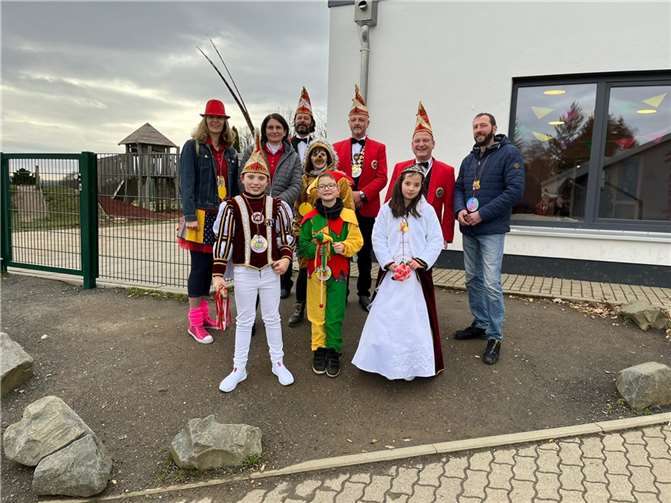 Die Abordnungen sorgten für karnevalistische Stimmung.  Foto: privat