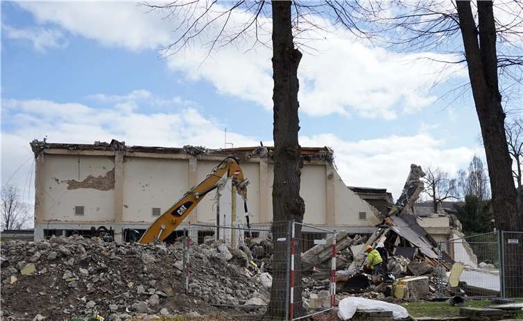 Die Abrissarbeiten an der früheren Konzerthalle haben begonnen. Fotos: KG