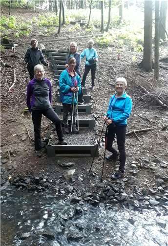 Die Abschluss-Tour ging es für die Nordic-Walking-Gruppe auf den Wasserweg in Krunkel-Epgert. Foto: Monika Dau-Achilles