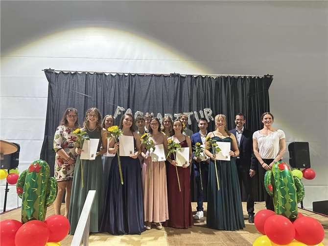 Die Abschlussklassen der Fachoberschule Adenau.
