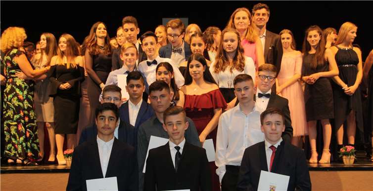 Die Abschlussschüler der Berufsreife mit ihren Klassenleitern.Sandra Rosa