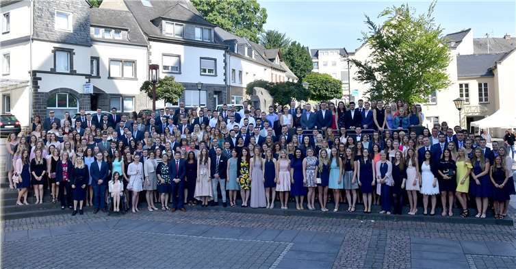 Die Absolventen 2018 der Hochschule für öffentliche Verwaltung und der Zentralen Verwaltungsschule.HöV/Seydel Mayen