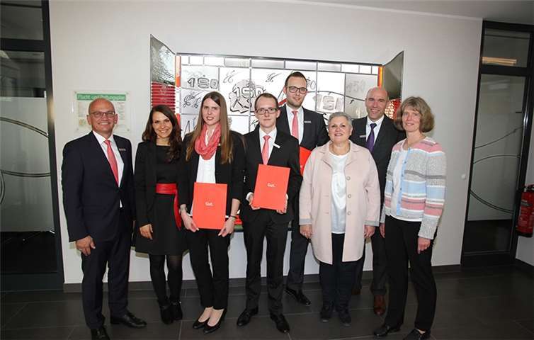 Die Absolventen der Kreissparkassen Ahrweiler nahmen von den Verantwortlichen der Kreissparkasse Ahrweiler und Vertretern der Sparkassenakademie Rheinland-Pfalz Glückwünsche zu ihren bestandenen Prüfungen zum Sparkassenfachwirt entgegen.Privat