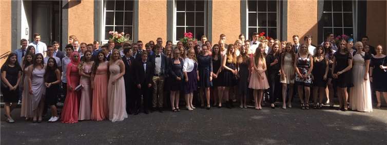 Die Absolventen der neunten und zehnten Klassen. Privat