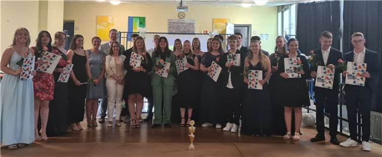 Die Absolventinnen und Absolventen. Foto: Sabrina Bloch