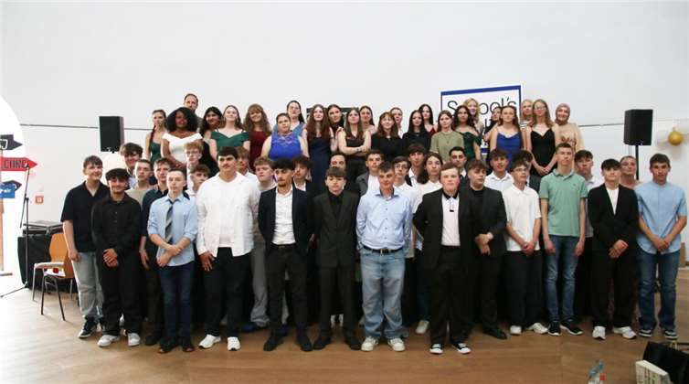 Die Absolventinnen und Absolventen haben ihr Level an der Brohltalschule „completed“. Fotos: Kathrin Mader, Brohltalschule