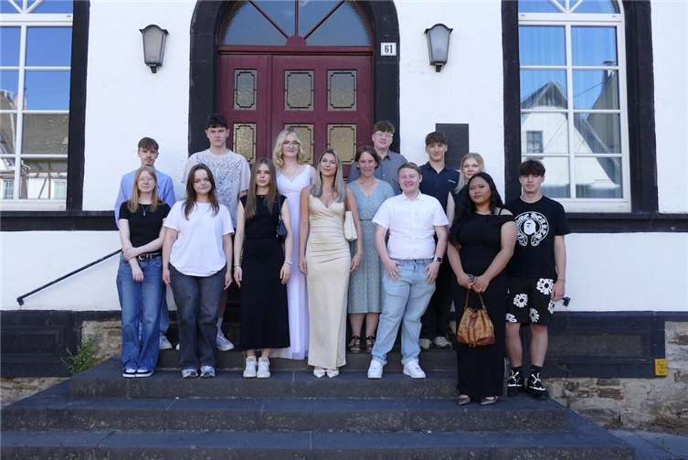 Die Absolventinnen und Absolventen konnten sich über gleich zwei erreichte Abschlüsse freuen.  Fotos: BBS