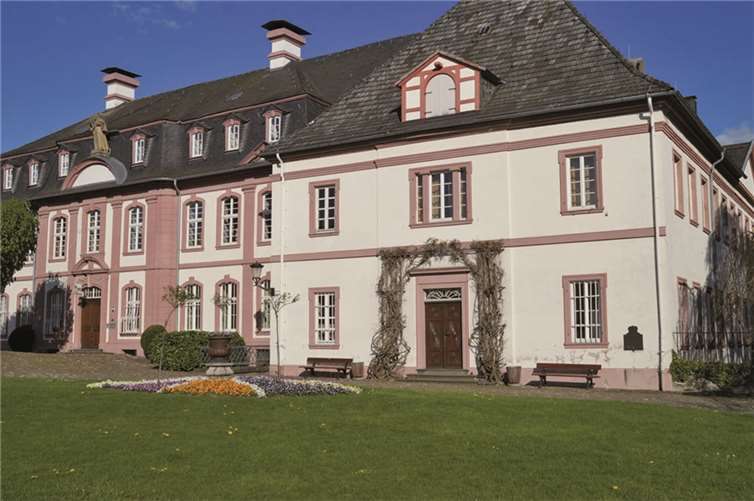 Die Abtei Rommersdorf erstrahlt für ihre Besucher bereits in frühlingshaftem Glanz.privat