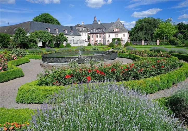 Die Abtei Rommersdorf ist eine Station der Busrundfahrt, die die Tourist Information Neuwied am 26. Mai anbietet. Foto: Stadt Neuwied