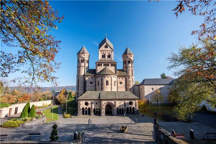 Die Abteikirche von Maria Laach.  Foto: Vulkanregion Laacher See/Kappest