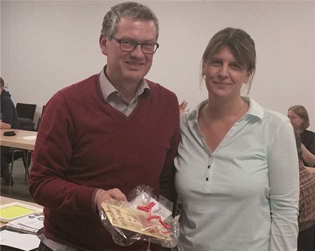 Die Abteilung dankte Norbert Schmitt für 16 Jahre Vorstandsarbeit mit einem Präsent. privat