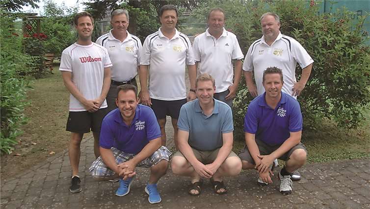 Die Abteilungsleitung Tennis des SV Urmitz: (Hinten von links) Marius Hutzl, Berni Fetz, Martin Hutzl, Alexander Klein und Hans-Peter Dorn sowie (vorne von links) Jörg Litz, Jens Oster und André Kloft. privat