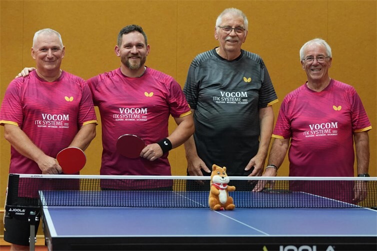 Die Achte vor ihrem ersten Heimspiel v. l.: Artur Bauer, Patrick Peters, Wolfgang Klemm, Gernot Kuck