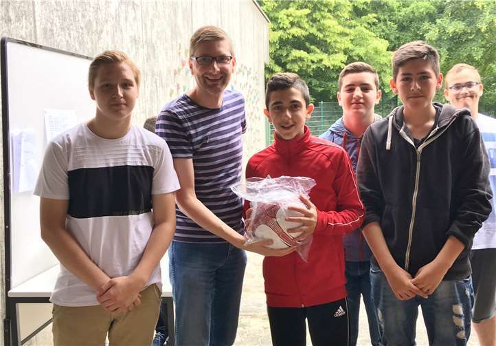 Die Achtklässler vom Team Deutschland entschieden die WM am Kickertisch für sich. privat