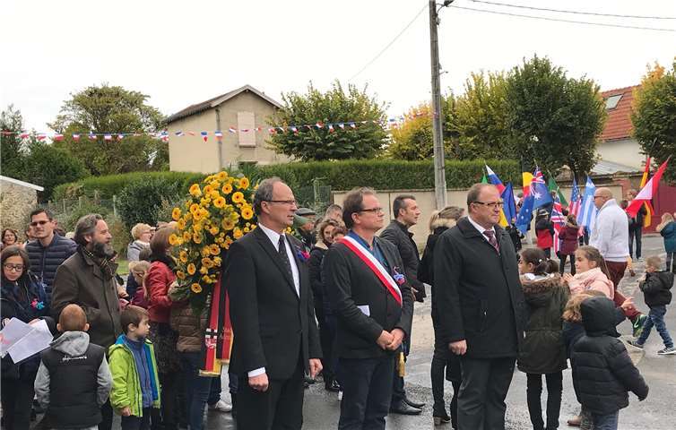 Die Adenauer Bürgermeister Guido Nisius und Arnold Hoffmann mit ihrem französischen Kollegen Thomas Dubois. Stadt Adenau