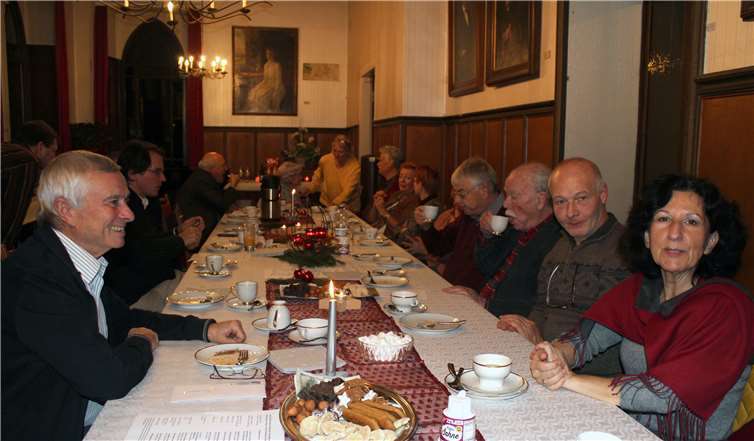 Die Adventsfeier lädt immer auch zu Gespräch und Austausch ein.Foto: HG