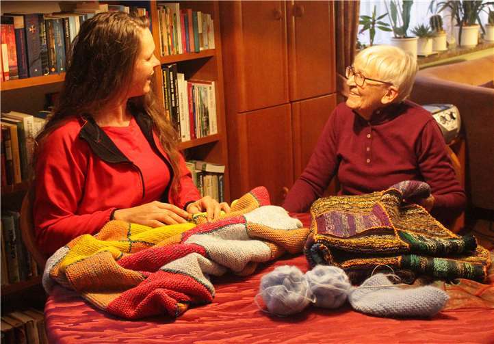 „Die Adventsmenschen“ versteigern 24 Tage lang je eine Dienstleistung oder ein Produkt. Grundsätzlich kann man die Idee als „Adventskalender für wohltätige Zwecke“ beschreiben. Das kann praktisch alles sein, was anderen nützt oder Spaß bringt oder sich als Geschenk eignet.privat