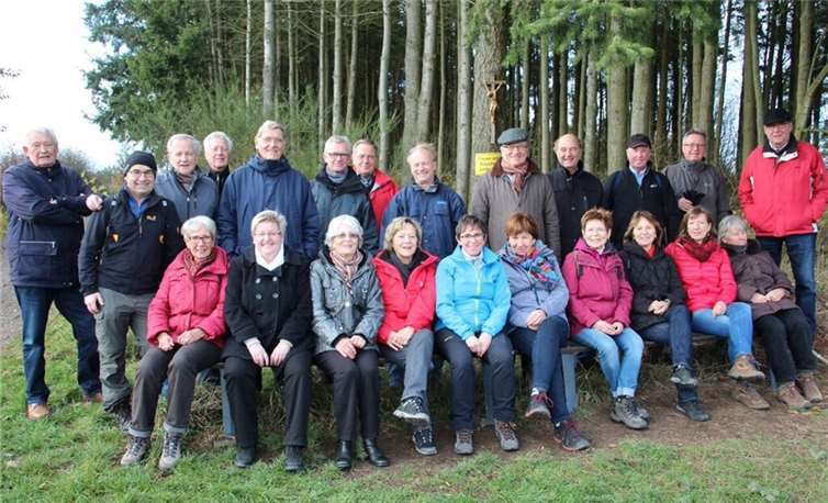 Die Adventswanderung wird bei jedem Wetter gerne angenommen… privat