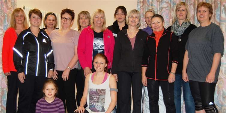 Die Aerobic-Gruppe trainiert jeden Freitag von 18 bis 19 Uhr im Kerbener Bürgerhaus.SK