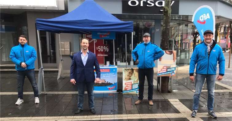 Die AfD-Mitglieder am Info-Stand in der Neuwieder Innenstadt. Foto: Dr. Jan Bollinger, MdL