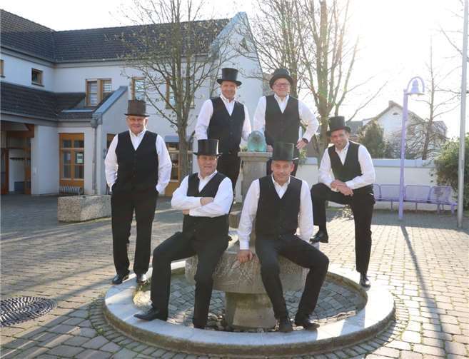 Die „Ahlen Ahle“: stehend Ulli Müller, Michael Klein, Hans-Gert Merl, Ralf Emmel (v. li.), sitzend Kai-Uwe Philippi und Dirk Bierbrauer (v. li.). Foto: privat