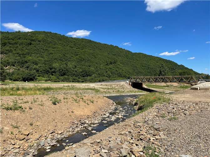 Die Ahr bei Dümpelfeld im Sommer 2022.  Foto: ROB