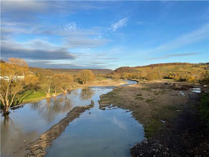 Bad Neuenahr-Ahrweiler: „Trinkwasser ist einwandfrei“ Die Ahr bei Heimersheim Mitte November. Foto: ROB