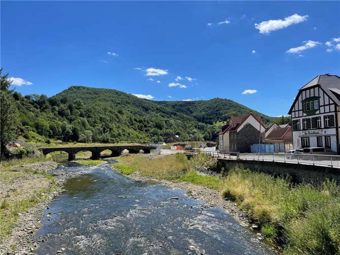 Die Ahr in kreuzberg ein Jahr nach der Flut.  Foto: ROB