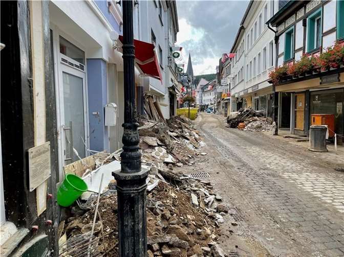 Die Ahrflut verursachte, wie hier in Ahrweiler, massive Schäden und hohe Kosten.  Foto: ROB