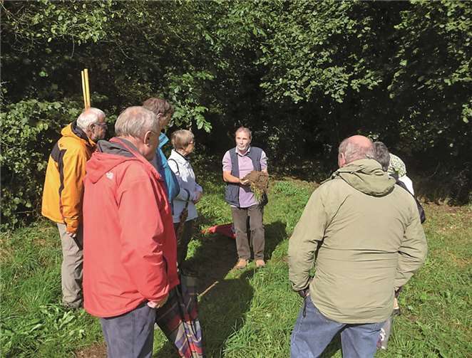 Die Ahrmündung mit ihrem naturbelassenen Flussverlauf, dem Auenwald und der selten anzutreffenden Tier- und Pflanzenwelt ist in ihrer Art einmalig.