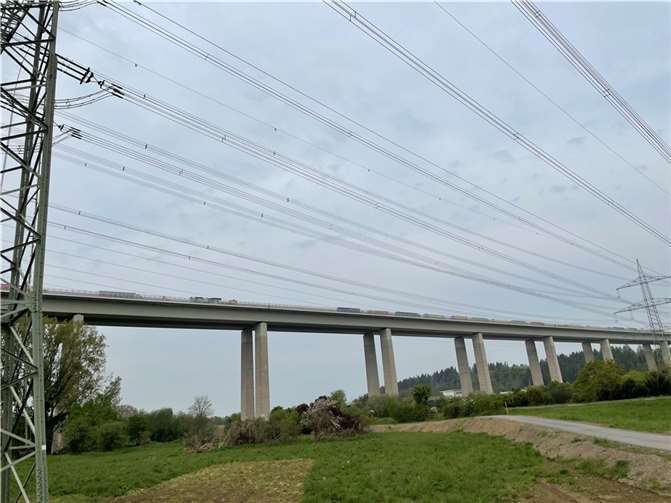 Die Ahrtalbrücke im Westen von Bad Neuenahr-Ahrweiler.  Foto: ROB