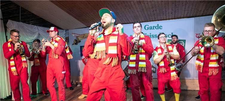 Die Ahrtalente brachten ausgelassene Stimmung in den Saal mit ihrer Musik.