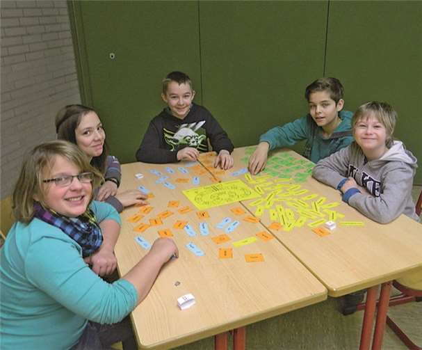 Die Ahrtalschüler testen das LRS-Trainingsmaterial. privat