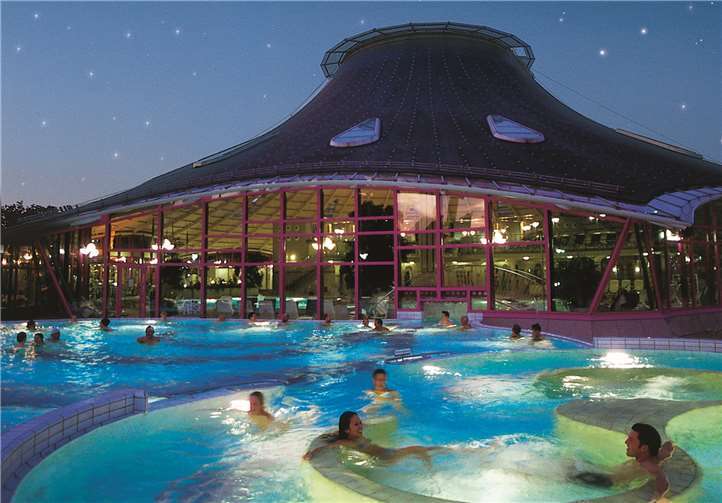 Die Ahrthermen bieten nächtliches Südsefeeling.Privat