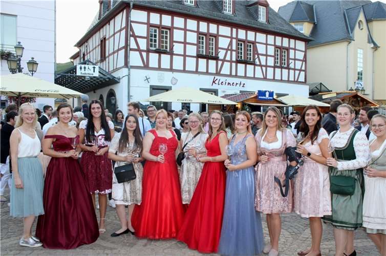 Die Ahrweinköniginnen kamen gerne nach Ahrweiler. 