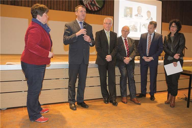 Die Akteure des Abends: Marion Gutberlit, Dr. Manfred Wilde, Volker Mendel, Ottmar Fuchs, Hans-Werner Breithausen und Martina Jungbluth.WT