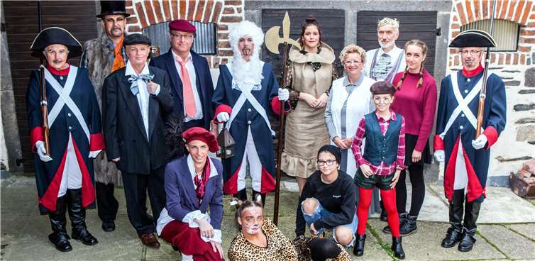 „Ophelia und die Schublade vom verlorenen Glück“. Die Akteure des Mehrgenerationentheaters „Spielzeit Düngenheim“. Kurt Oblak