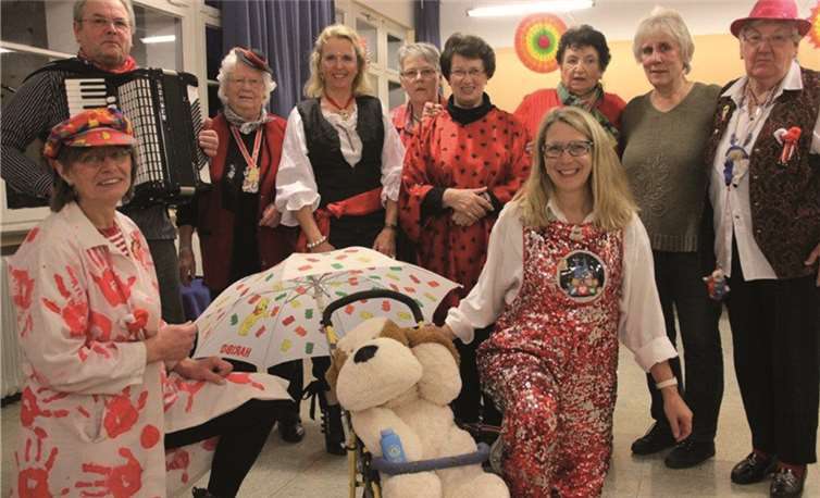 Die Akteure und die närrischen Gäste verbrachten einen stimmungsvollen Nachmittag. privat