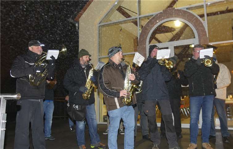 Die Aktiven der Blaskapelle spielten vor und während des Umzuges die bekanntesten Martinslieder.TE