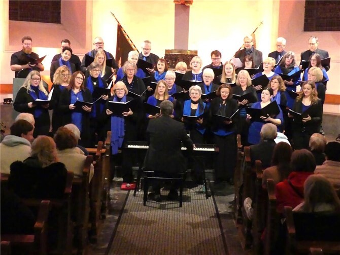 Die Aktiven der Chorgemeinschaft Brohl/Moselkern erfreuten bei ihrem Konzert mit berühmten Filmmelodien. Foto: TE