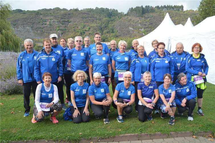 Die Aktiven der LG Laacher See beim monte mare Firmenlauf in Andernach.  Foto: Klaus Jahnz
