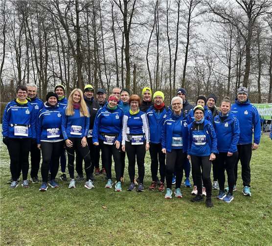 Die Aktiven der LG Laacher See nutzten auch am letzten Tag des Jahres den münz Silvesterlauf, sich sportlich zu bestätigen.  Foto: Gabi Walsdorf